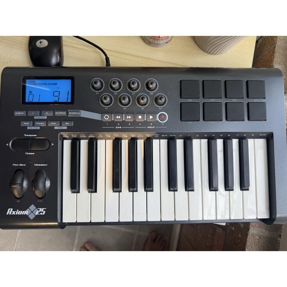 M-Audio Axiom 25 MIDI Keyboard Controller w/ Pads, Pitch/Mod Wheels no cables